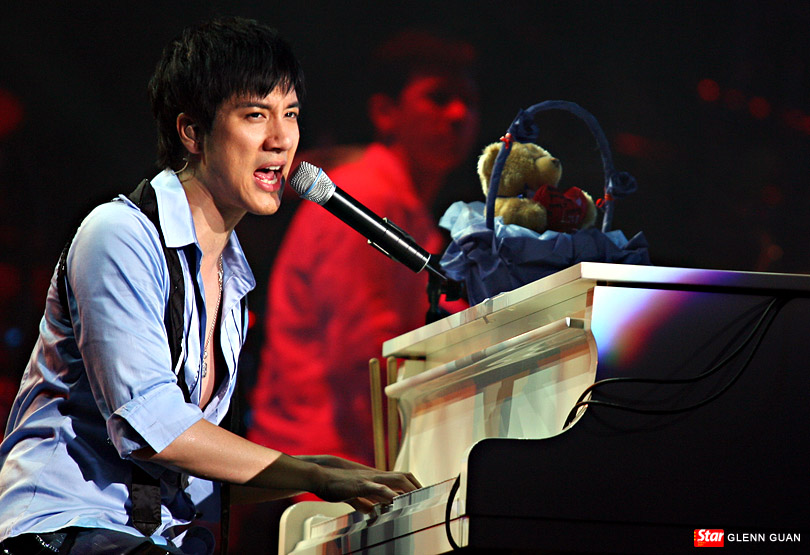 LeeHom "Heroes of Earth"